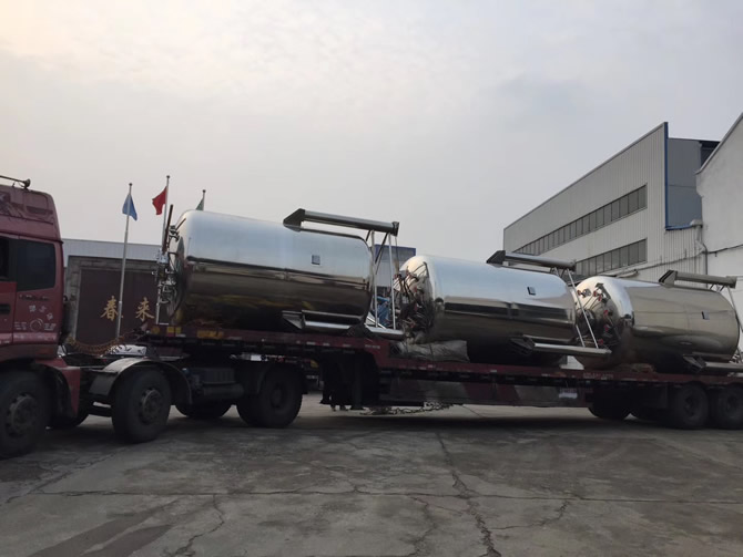 春來機械生產(chǎn)的貯罐 春來機械生產(chǎn)的貯罐